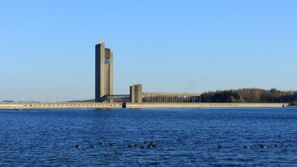 Panorama époustouflant des lacs de la Plate Taille, de l'Eau d'Heure et de Falemprise