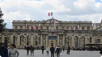 Palais Rohan et place Pey Berland