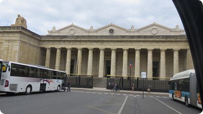 Place de la république avec palais de justice