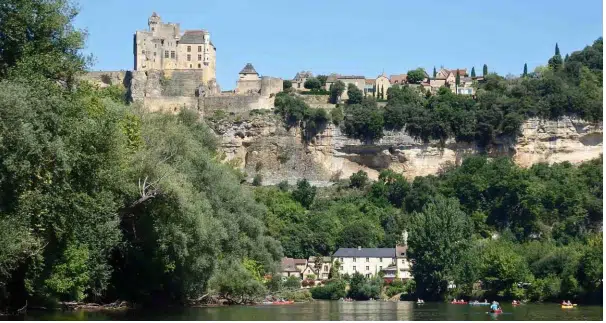 château de Beygnac à Dordogne