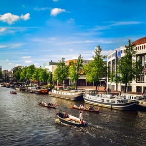Amsterdam : Aux Pays-Bas ou en Hollande ?