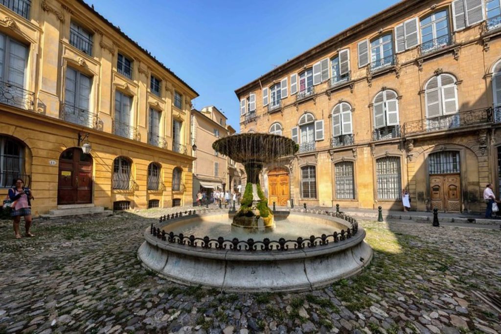 activités à faire à Aix-en-Provence: Place d’Albertas 