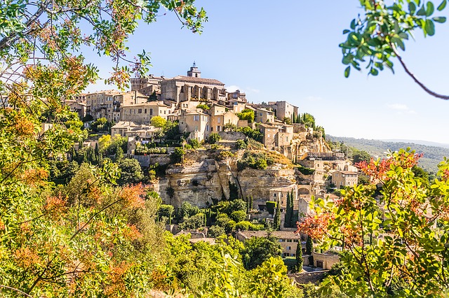 Le plus beau village perché de Provence : Gordes (ses secrets)