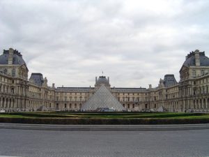 histoire du Louvre