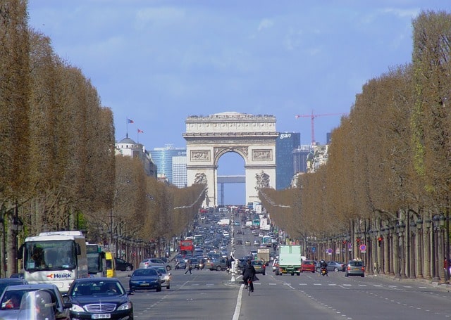 L'avenue des Champs-Élysées (souvent abrégé les Champs-Élysées, parfois les Champs) est une voie de Paris. Longue de près de deux kilomètres