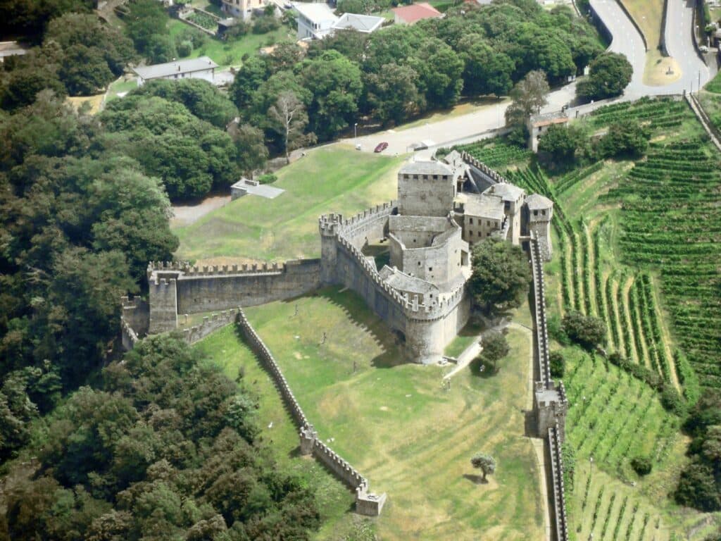 chateaux de suisse