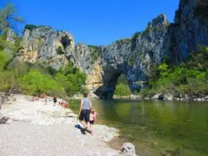 Les gorges de l'Ardèche sont un site touristique du département français de l'Ardèche et, dans leur cours inférieur, frontalier de celui du Gard