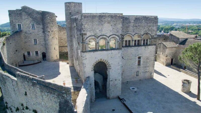 L’histoire des seigneurs des Adhémars à Montélimar domine le Gite Les Princes et le Gite Ventoux