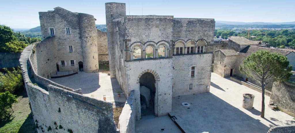 L’histoire des seigneurs des Adhémars à Montélimar domine le Gite Les Princes et le Gite Ventoux