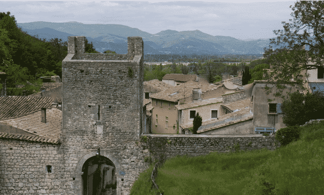 Chateauneuf du Rhône : un village remarquable près de Montélimar