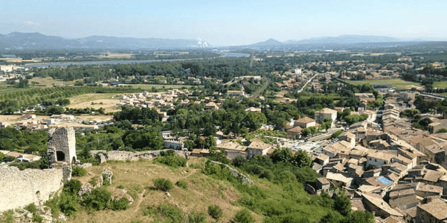 chateauneuf du Rhône : un village remarquable près de Montélimar